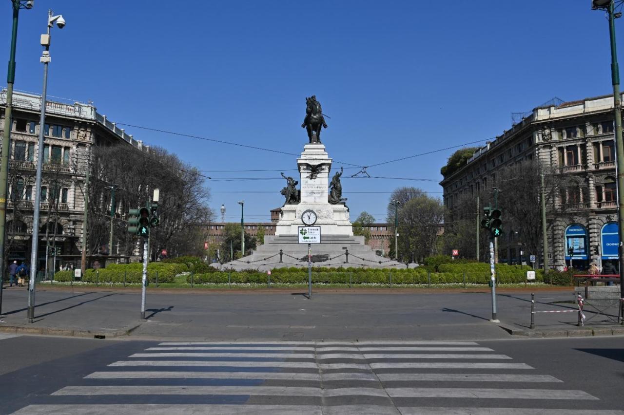Appartamento Le Guglie In Piazza Castello - Centro Storico Milan Exterior photo
